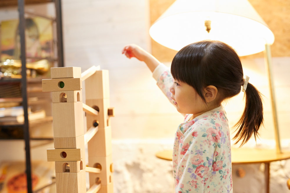 「知育玩具」とは何なのか?ENGAGING TOYSチームリーダー・南が考えてみました。